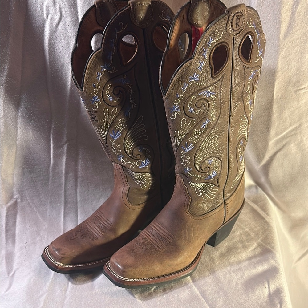 Tony Lama size 8. Brown Western Cowboy Boots with Embroidery in Lavender.
